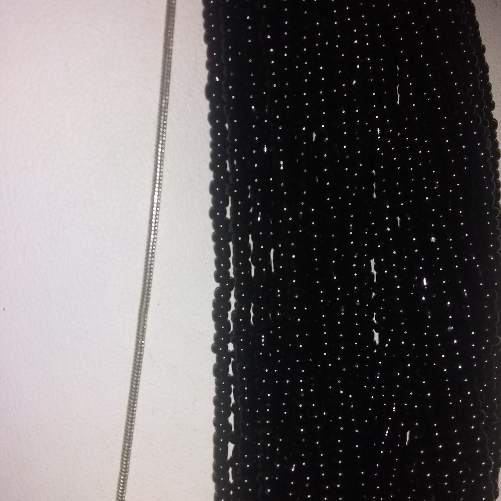 GORGEOUS!/ BLACK SEED BEADS NECKLACE SET💕 - Picture 4 of 11